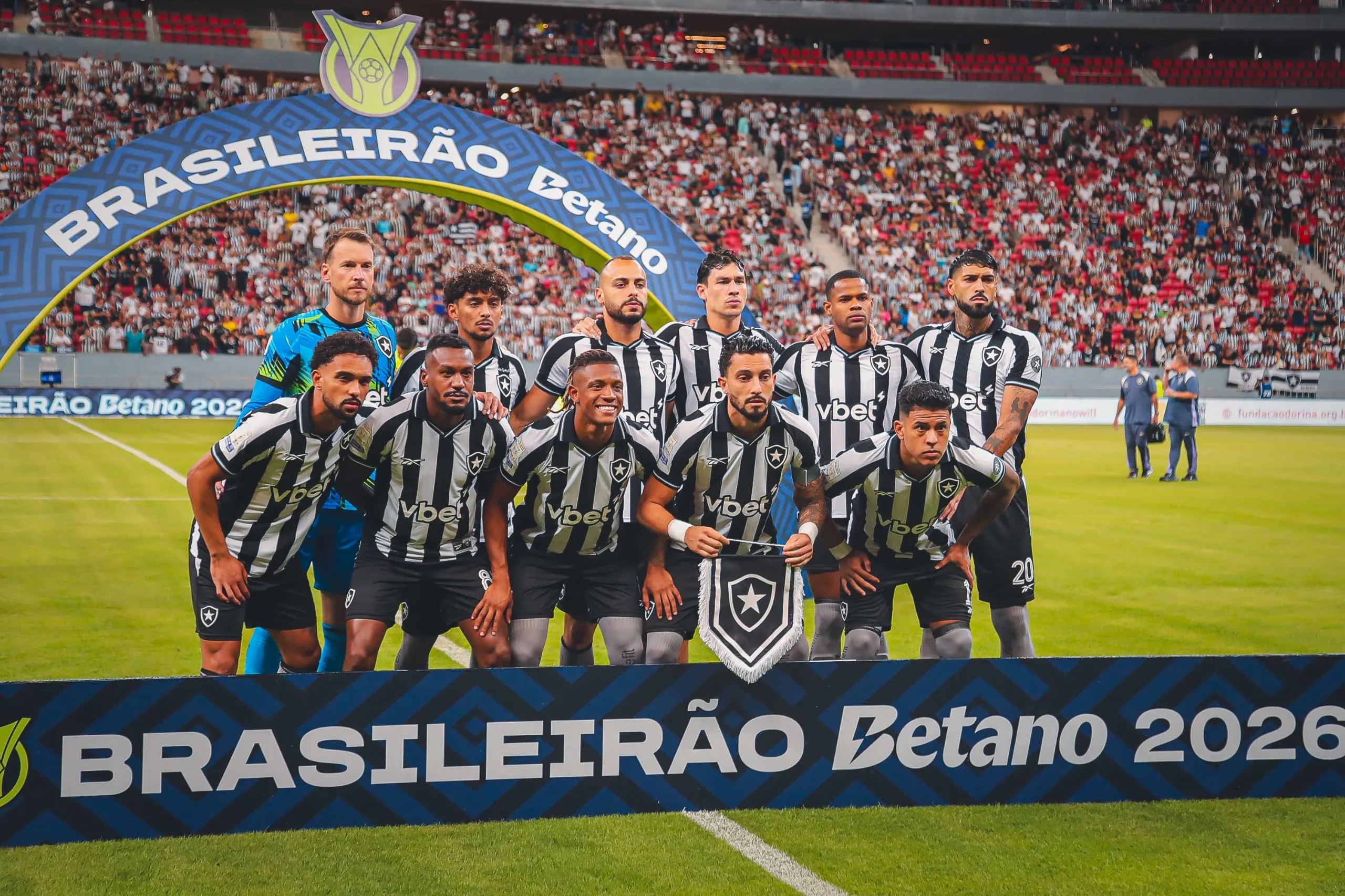 Os titulares diante do Internacional. Foto: Luciano Mascarenhas/RP FOTOPRESS/AGIF