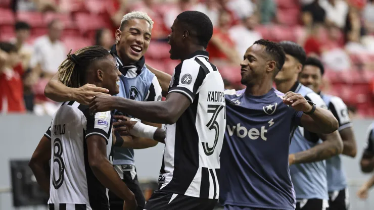 Danilo comemora gol pelo Botafogo