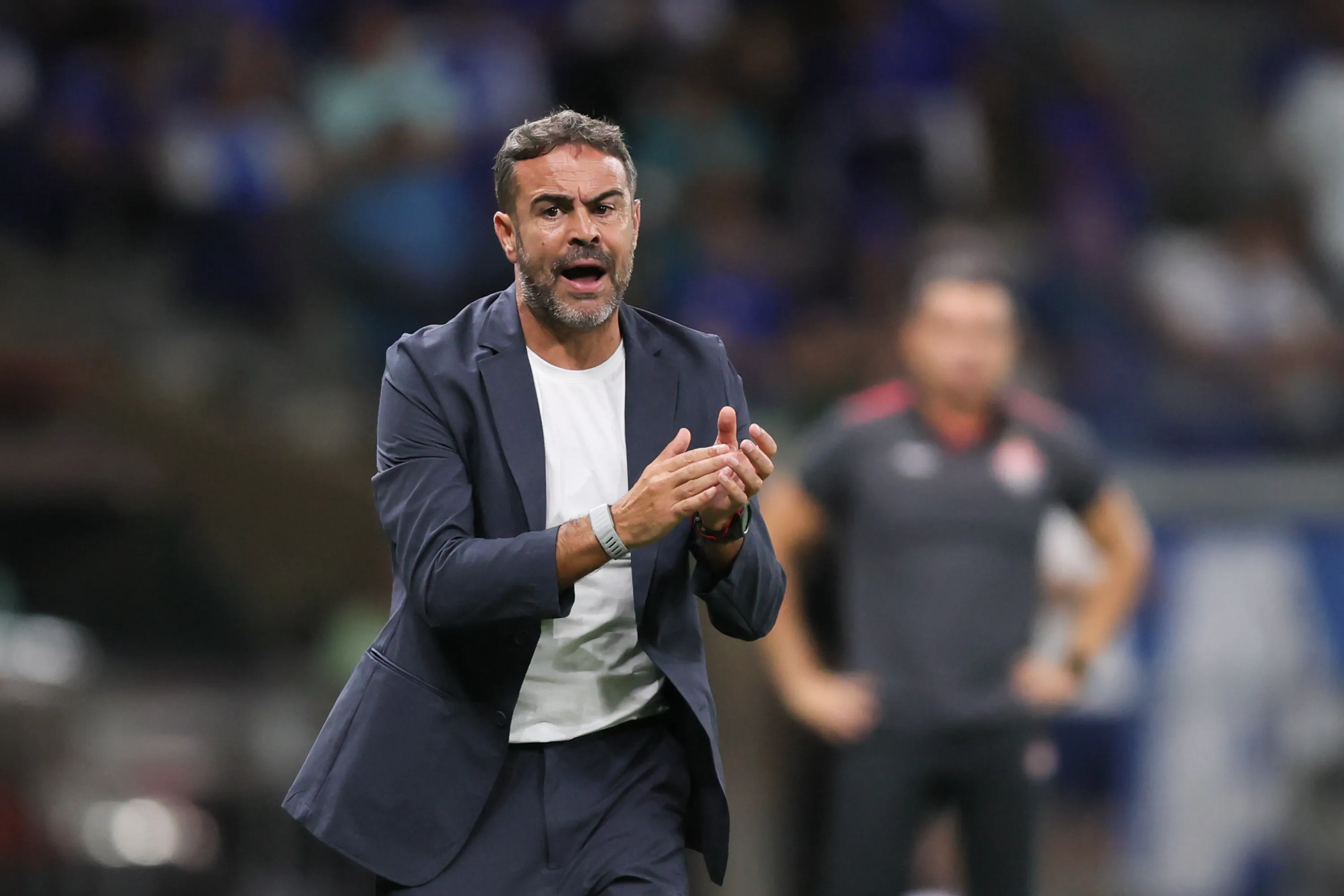 Artur Jorge tecnico do Cruzeiro durante partida contra o Vitoria no estadio Mineirao pelo campeonato Brasileiro A 2026. Foto: Gilson Lobo/AGIF