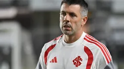 SP - SANTOS - 18/03/2026 - BRASILEIRO A 2026, SANTOS X INTERNACIONAL - Paulo Pezzolano tecnico do Internacional durante partida contra o Santos no estadio Vila Belmiro pelo campeonato Brasileiro A 2026. Foto: Jota Erre/AGIF