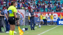 Cuca, técnico do Santos durante partida contra o Bahia no estadio Arena Fonte Nova pelo campeonato Brasileiro A 2026. Foto: Marcio Jose/AGIF