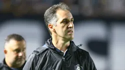 Léo Condé lamentando revés