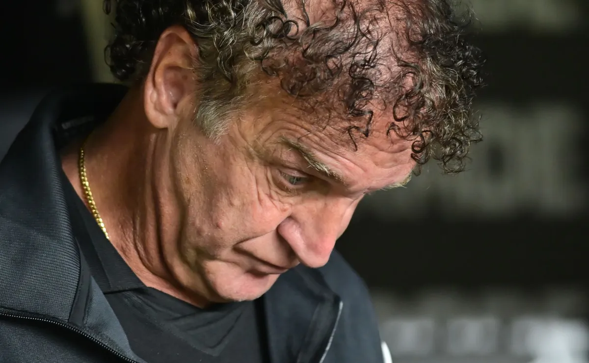 Cuca identifica carências no Santos e define plano por reforços para o segundo semestre