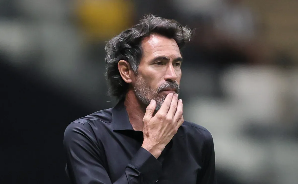 Sem Renan Lodi, Eduardo Domínguez tem dúvidas em todos os setores para Atlético-MG x Flamengo