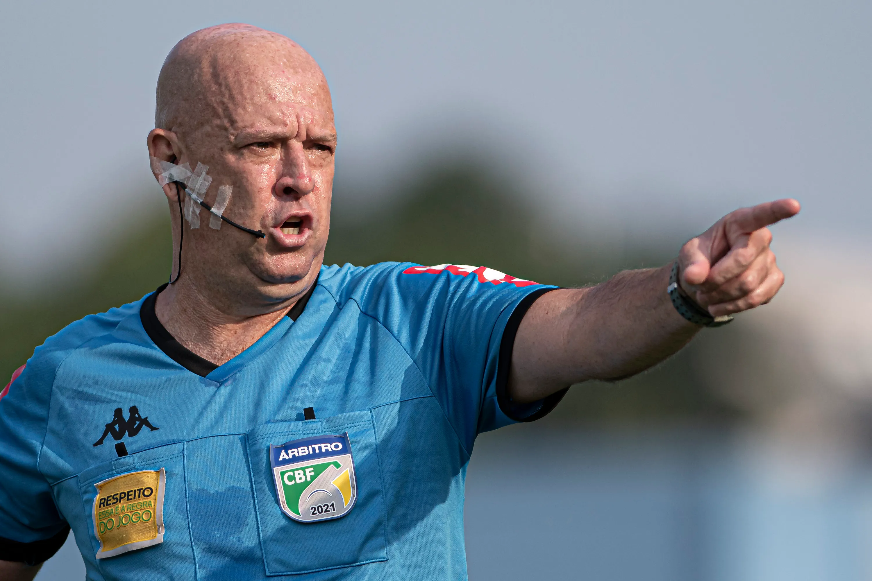 RJ – Rio de Janeiro – 15/03/2022 – COPA DO BRASIL 2022, PORTUGUESA X SAMPAIO CORREA – O arbitro Heber Roberto Lopes durante partida entre Portuguesa Rio e Sampaio Correa no estadio Luso Brasileiro pelo campeonato Copa do Brasil 2022. Foto: Jorge Rodrigues/AGIF
