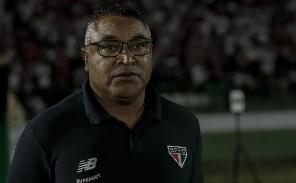 Roger Machado reage após vaias da torcida na vitória do São Paulo sobre o Mirassol pelo Brasileirão