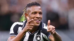 Danilo durante partida do Glorioso em Brasília