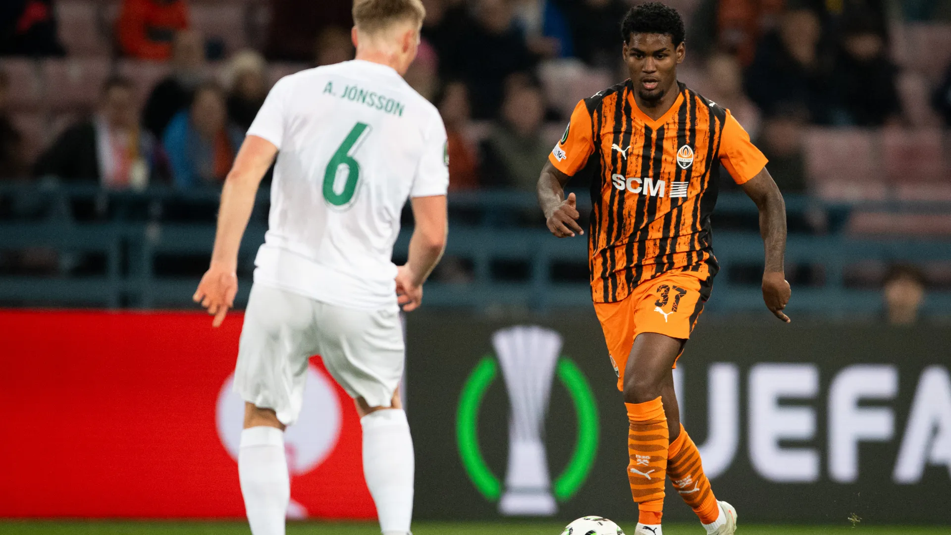 Lucas Ferreira atuando na Ucrânia – Foto: Mateusz Slodkowski/Getty Images