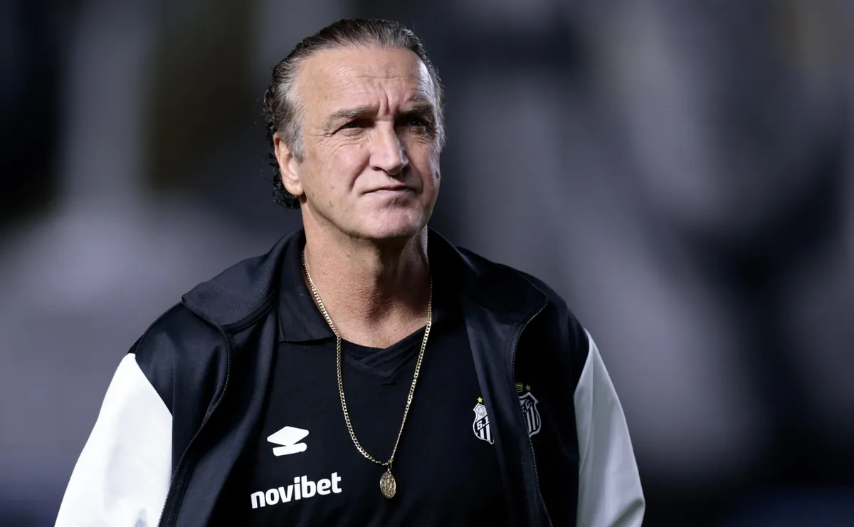 Cuca expõe bastidores ao revelar cobranças internas após mais um tropeço do Santos no Brasileirão
