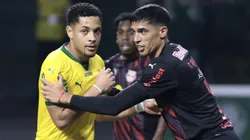 Vitor Roque jogador do Palmeiras disputa lance com jogador do Bragantino durante partida no estadio Arena Allianz Parque pelo campeonato Brasileiro A 2025. Foto: Marcello Zambrana/AGIF