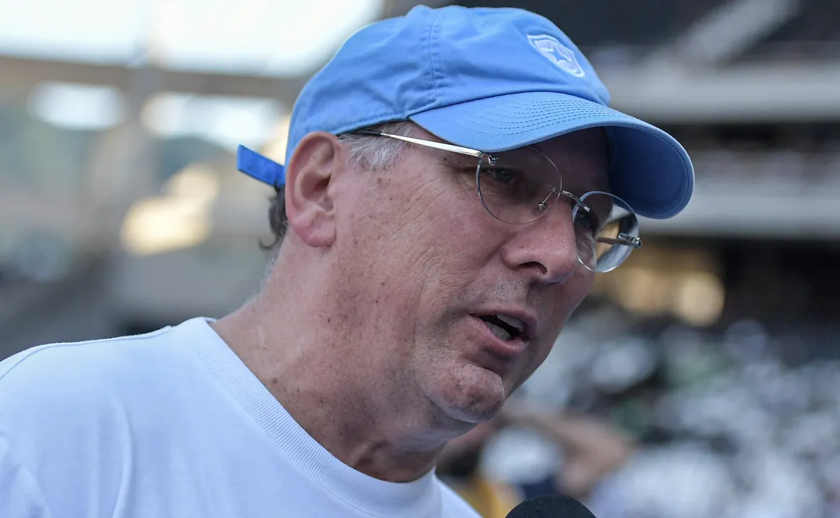 John Textor publica recado enigmático após desabafo de Barboza