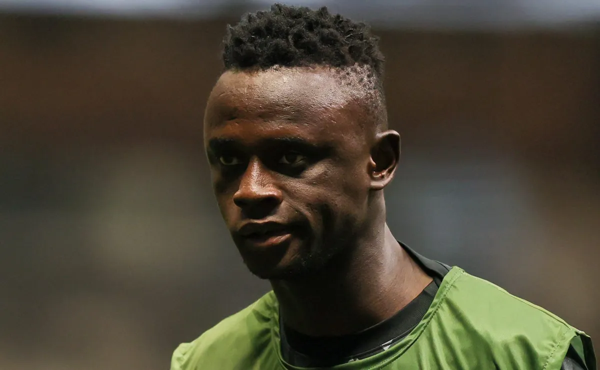 Eduardo Domínguez explica ausência de Cissé no Atlético Mineiro e cita controle de carga no jogador