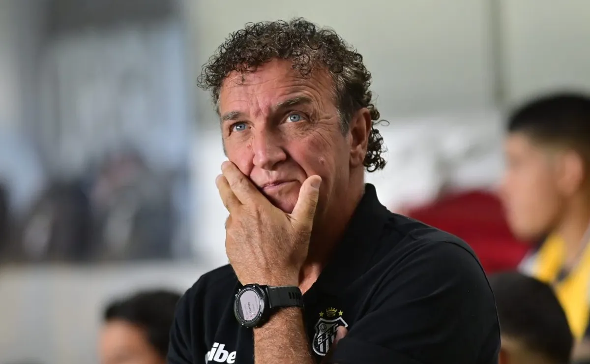 Cuca se preocupa com ataque do Santos e vê a necessidade de uma contratação