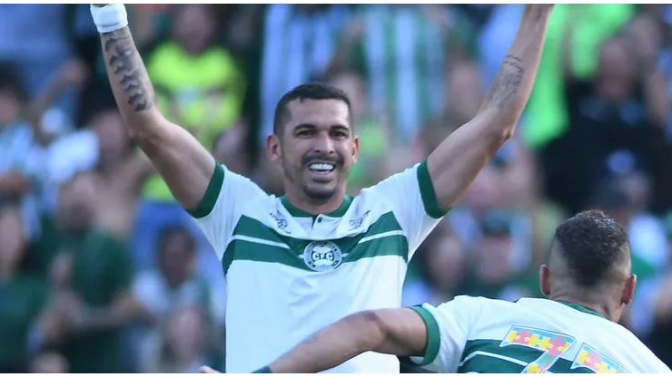 Bruno Melo atuando pelo Coritiba (Foto: Coritiba / Divulgação)