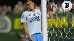 Carlos Vinicius teve seu gol anulado contra o Coritiba por impedimento Foto: Liamara Polli/AGIF