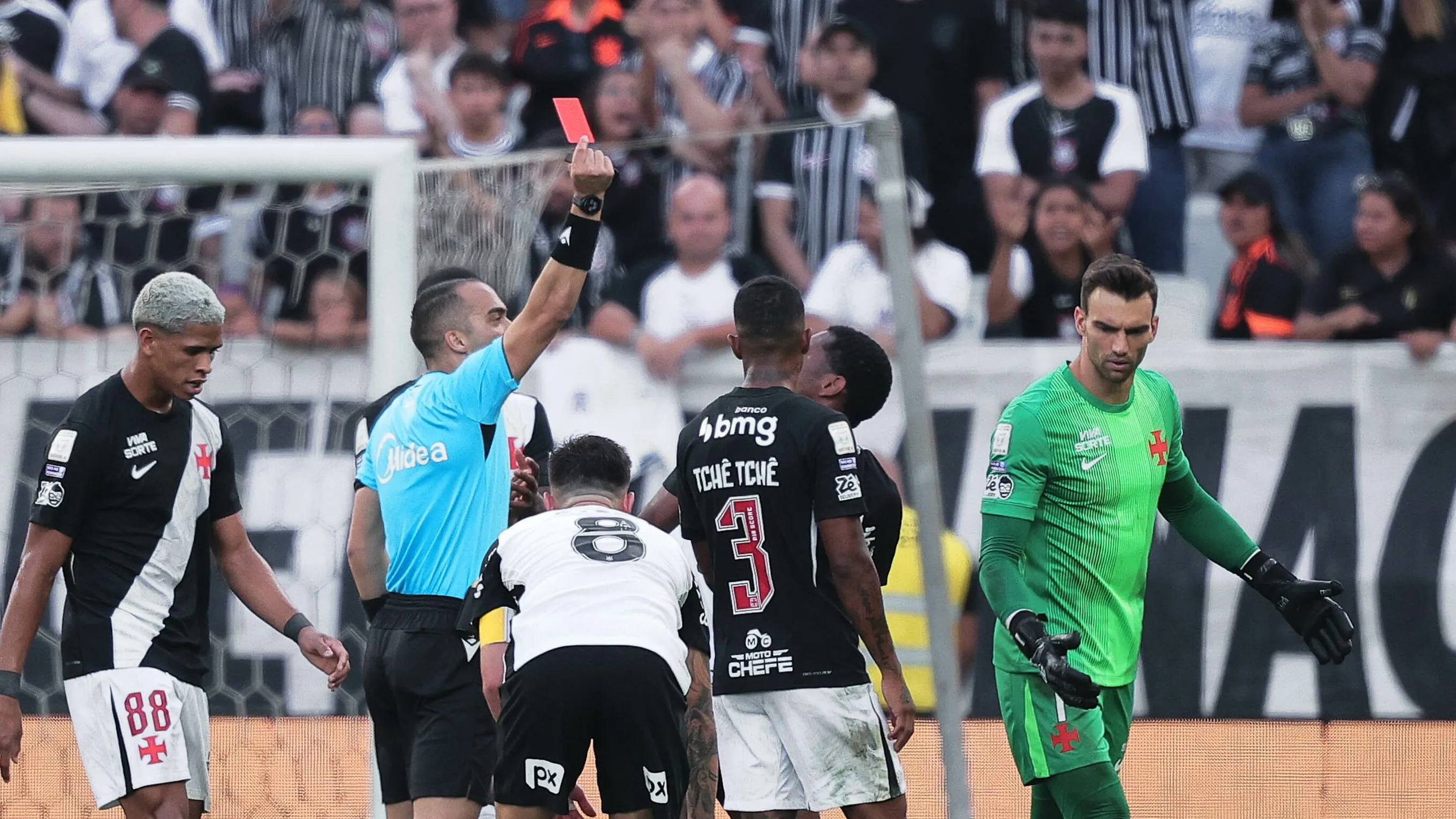 Momento da expulsão de André