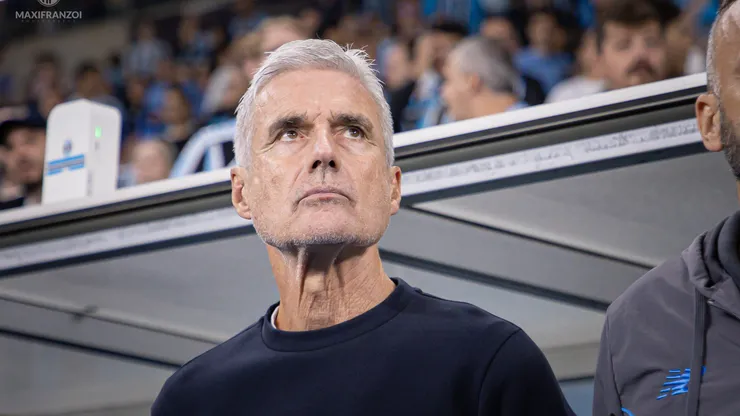Luís Castro em jogo do Imortal