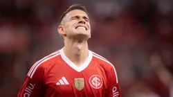 Rafael Borré jogador do Internacional lamenta durante partida no estadio Beira-Rio pelo campeonato Gaucho 2026. Foto: Maxi Franzoi/AGIF
