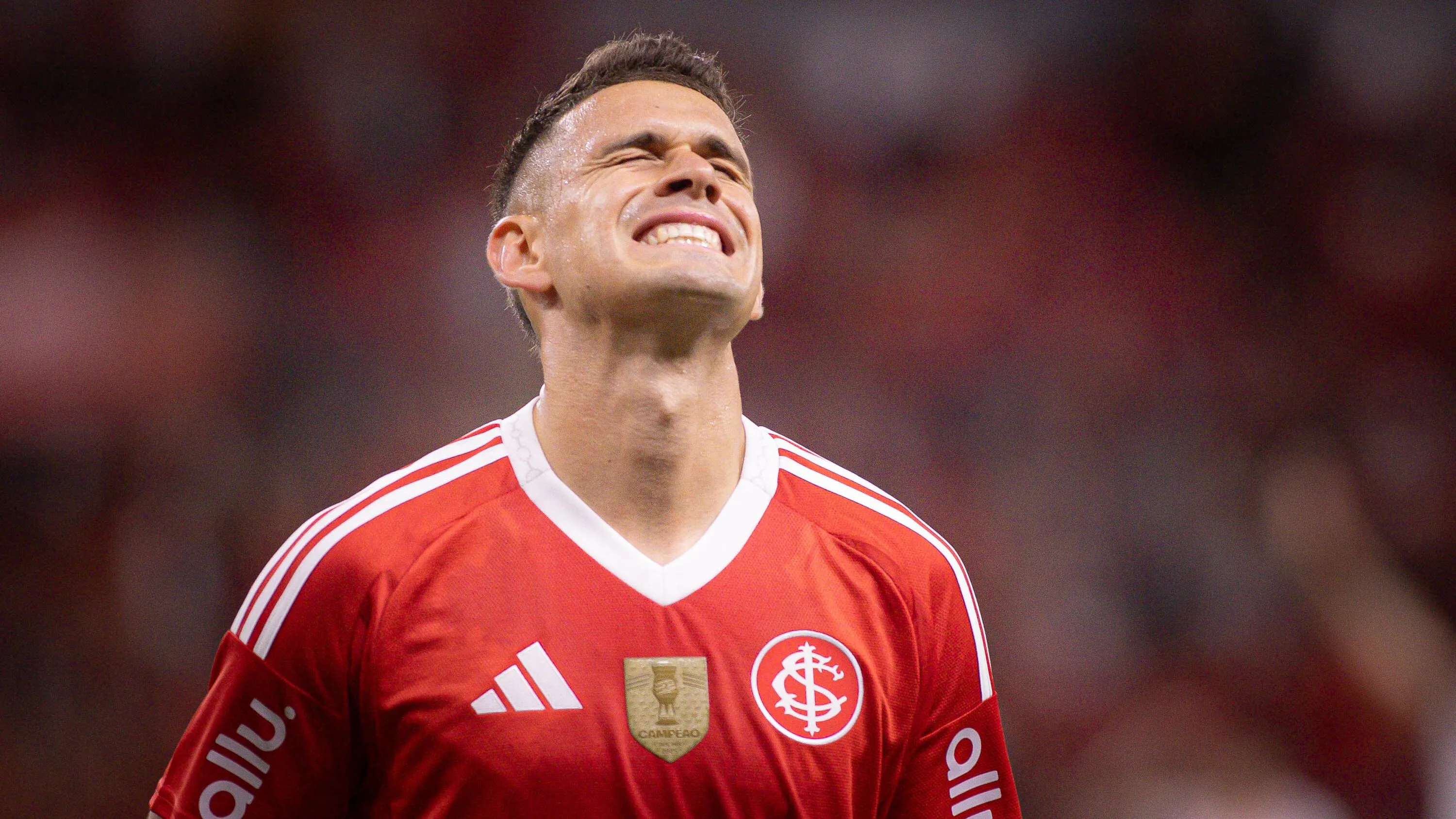 Rafael Borré jogador do Internacional lamenta durante partida no estadio Beira-Rio pelo campeonato Gaucho 2026. Foto: Maxi Franzoi/AGIF