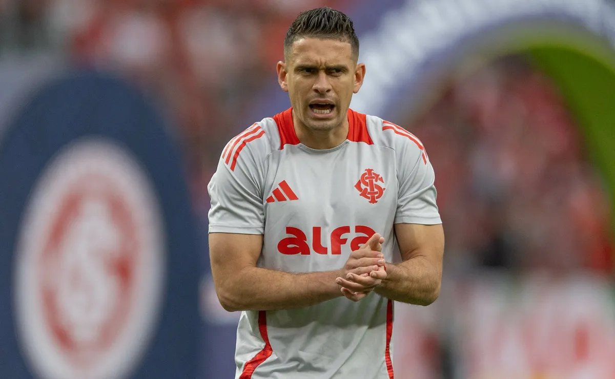 Pezzolano destaca entrega de Rafael Borré no Internacional: “Muita energia”