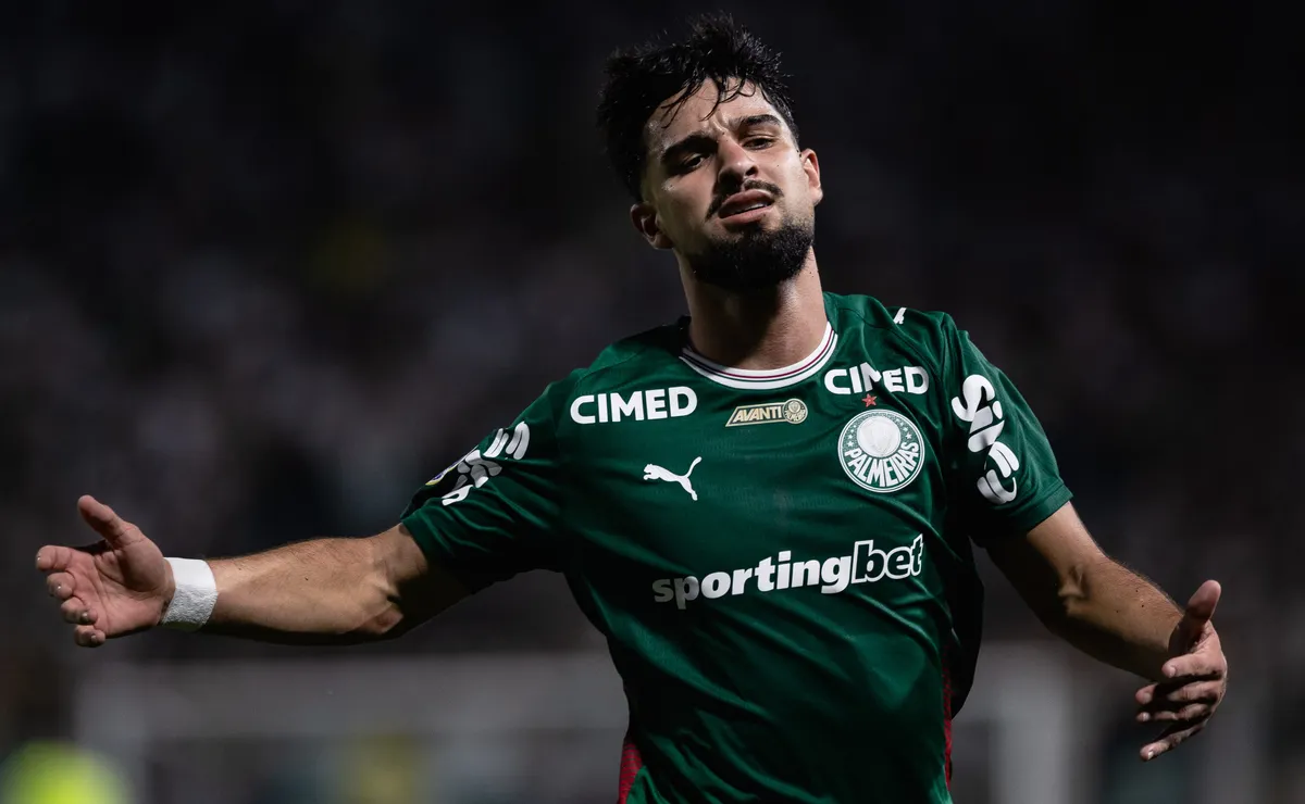 Flaco López se irrita ao ser substituído no Palmeiras e não concorda com a comissão técnica