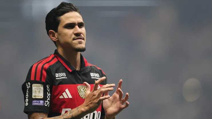 Pedro, jogador do Flamengo, comemora seu gol durante partida contra o Atletico-MG no estadio Arena MRV pelo campeonato Brasileiro A 2026. Foto: Gilson Lobo/AGIF