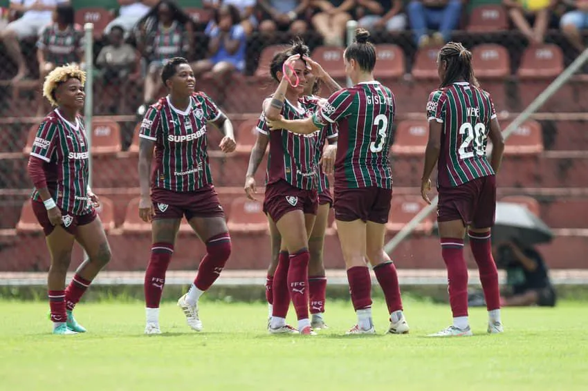 Jogadoras do Flu comemoram a vitória. Foto: Leonardo Brasil/Fluminense FC