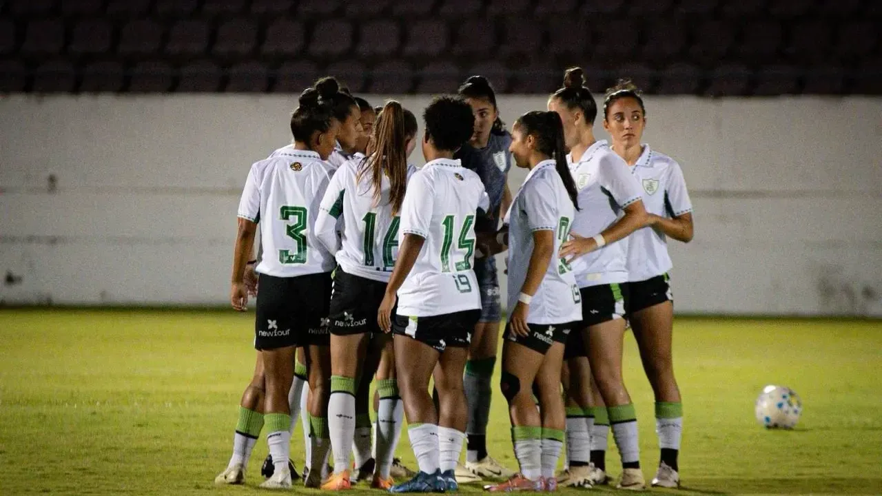 Time feminino do América-MG em campo pelo Brasileirão Feminino