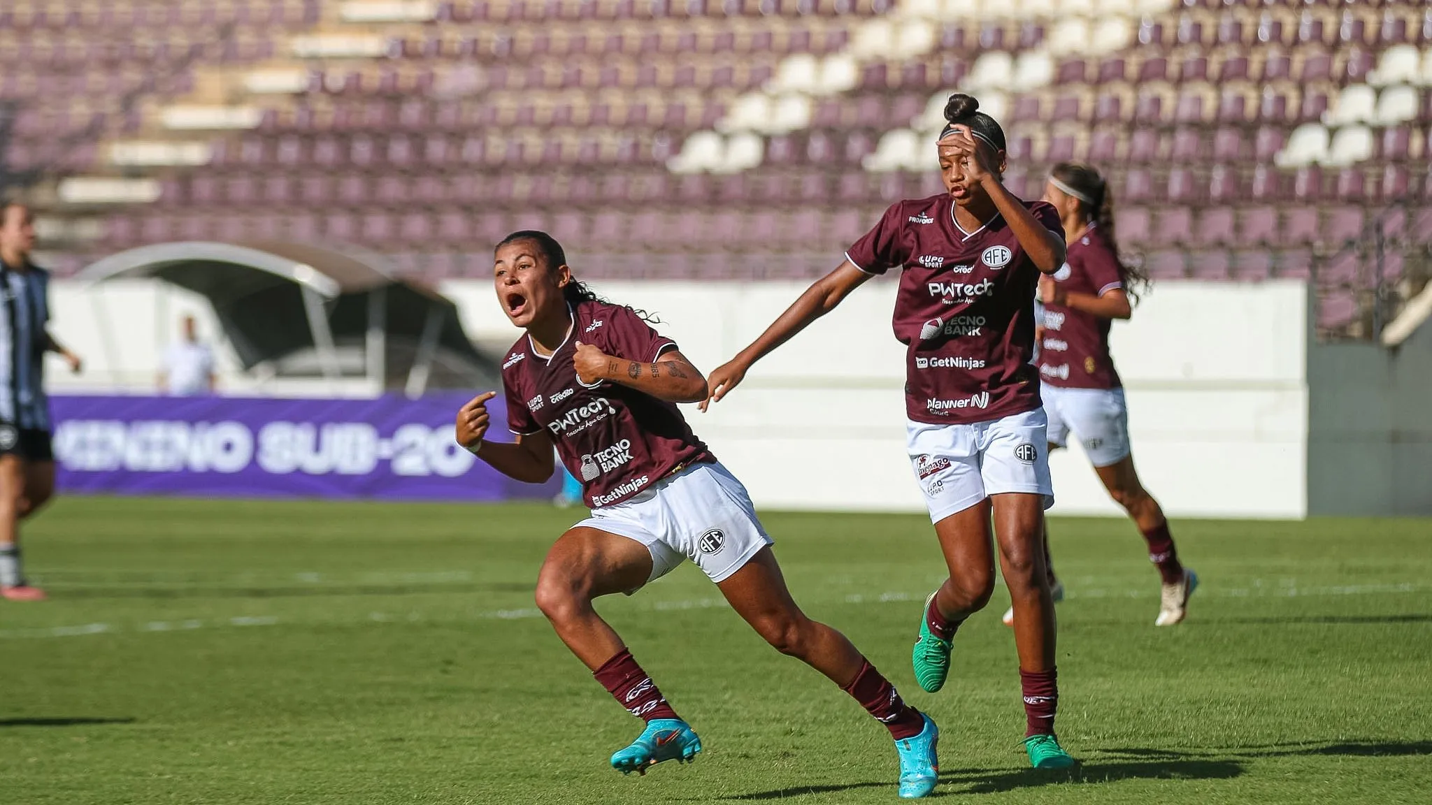 Jogadoras da Ferroviária Sub-20 celebram gol no Brasileirão Feminino