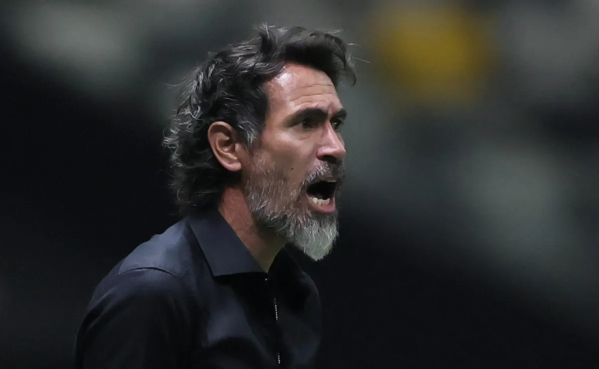 Eduardo Domínguez minimiza goleada do Flamengo: “não chegou muito”