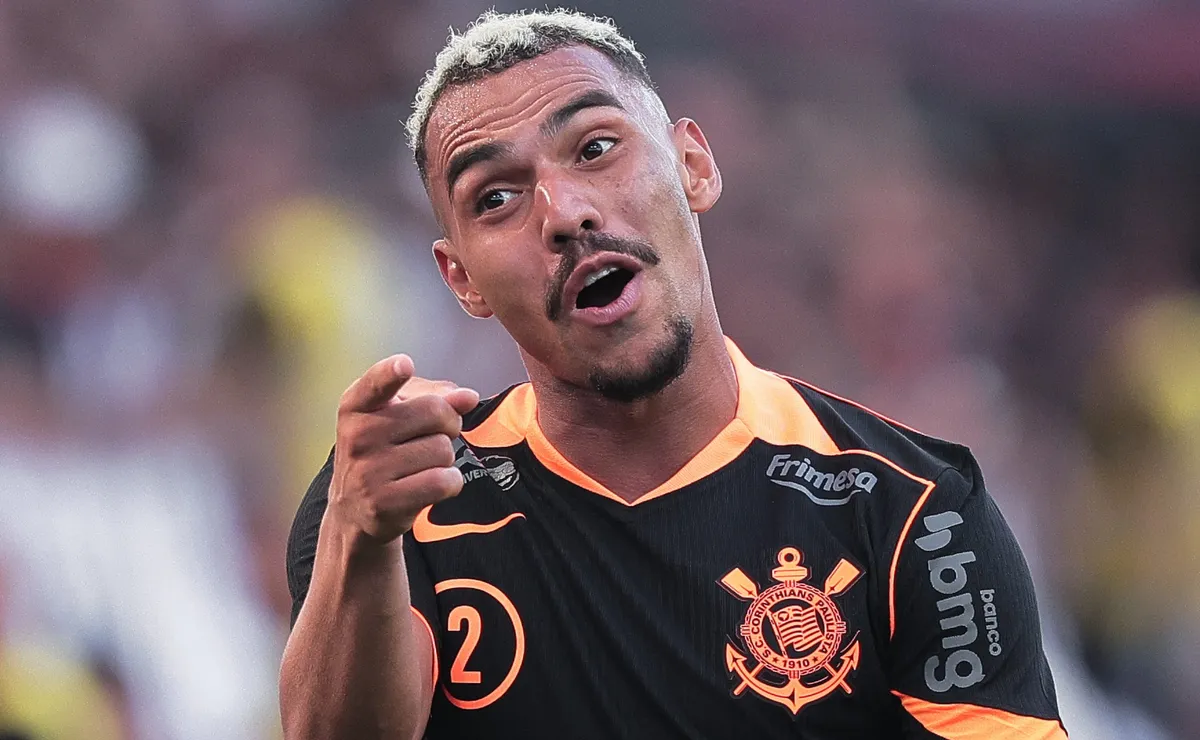 Raniele improvisado provoca reação de Matheuzinho no Corinthians