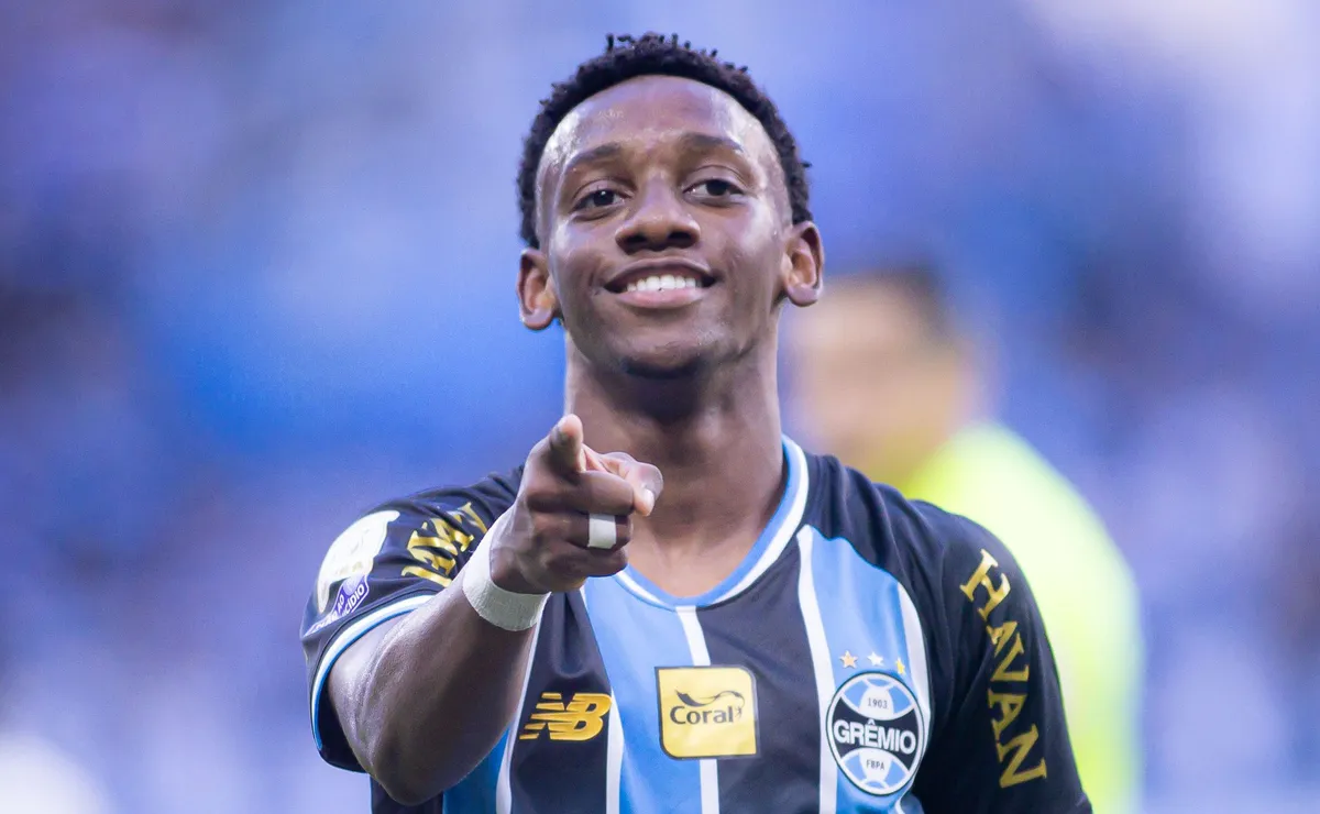 Luís Castro revela reviravolta tática causada com entrada de Gabriel Mec: “Vamos seguir nesse caminho”