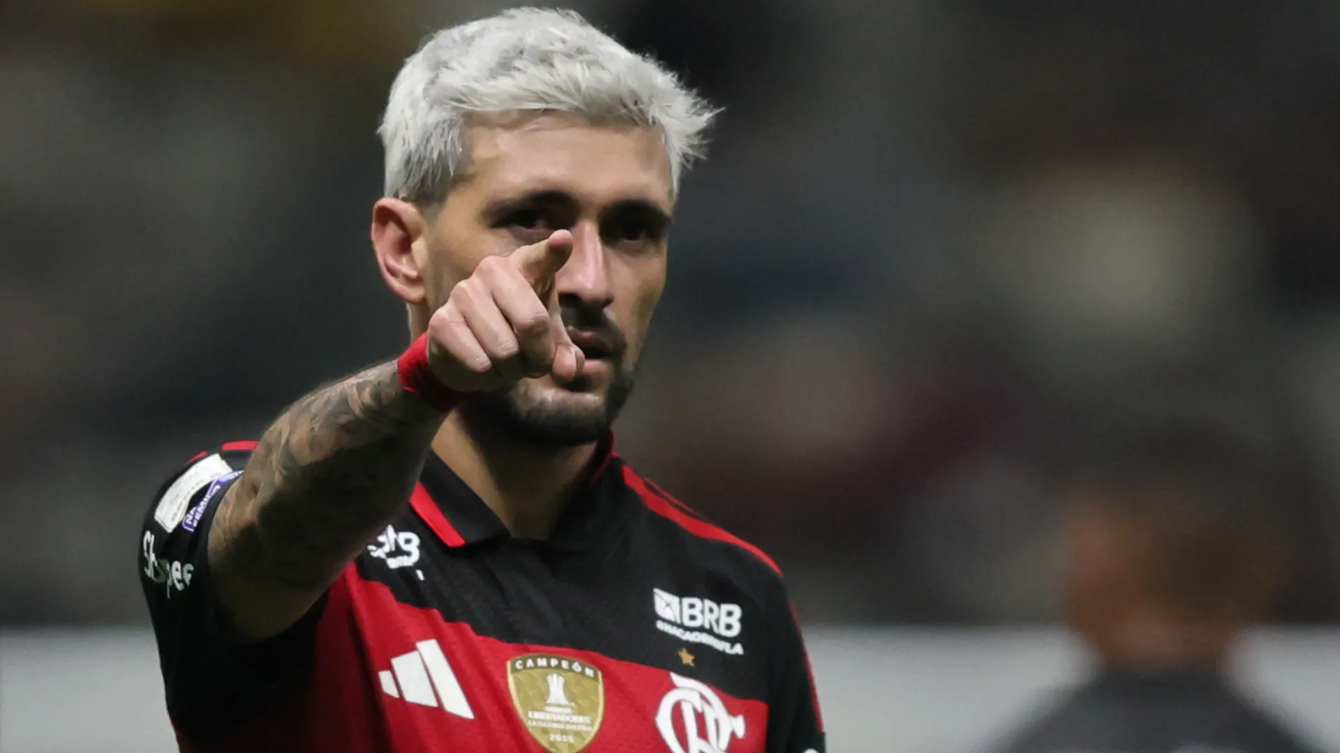 Arrascaeta deixou o campo lesionado no 1º tempo- Foto: Gilson Lobo/AGIF