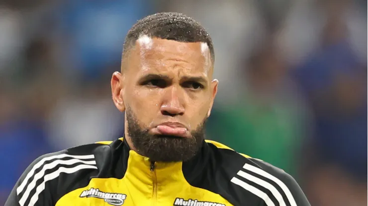 Everson jogador do Atletico-MG durante aquecimento antes da partida contra o Cruzeiro no estadio Mineirao pelo campeonato Copa Do Brasil 2025.