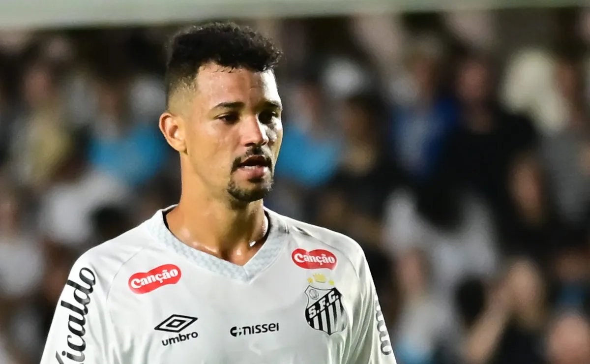 Santos prepara decisão contra medalhões e Zé Ivaldo puxa fila para perder espaço no elenco