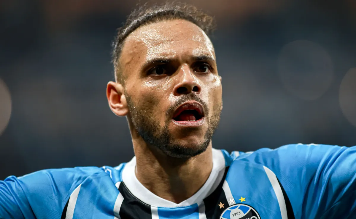 Grêmio aguarda nova proposta oficial do Atlético-MG por Braithwaite após saída encaminhada de Hulk