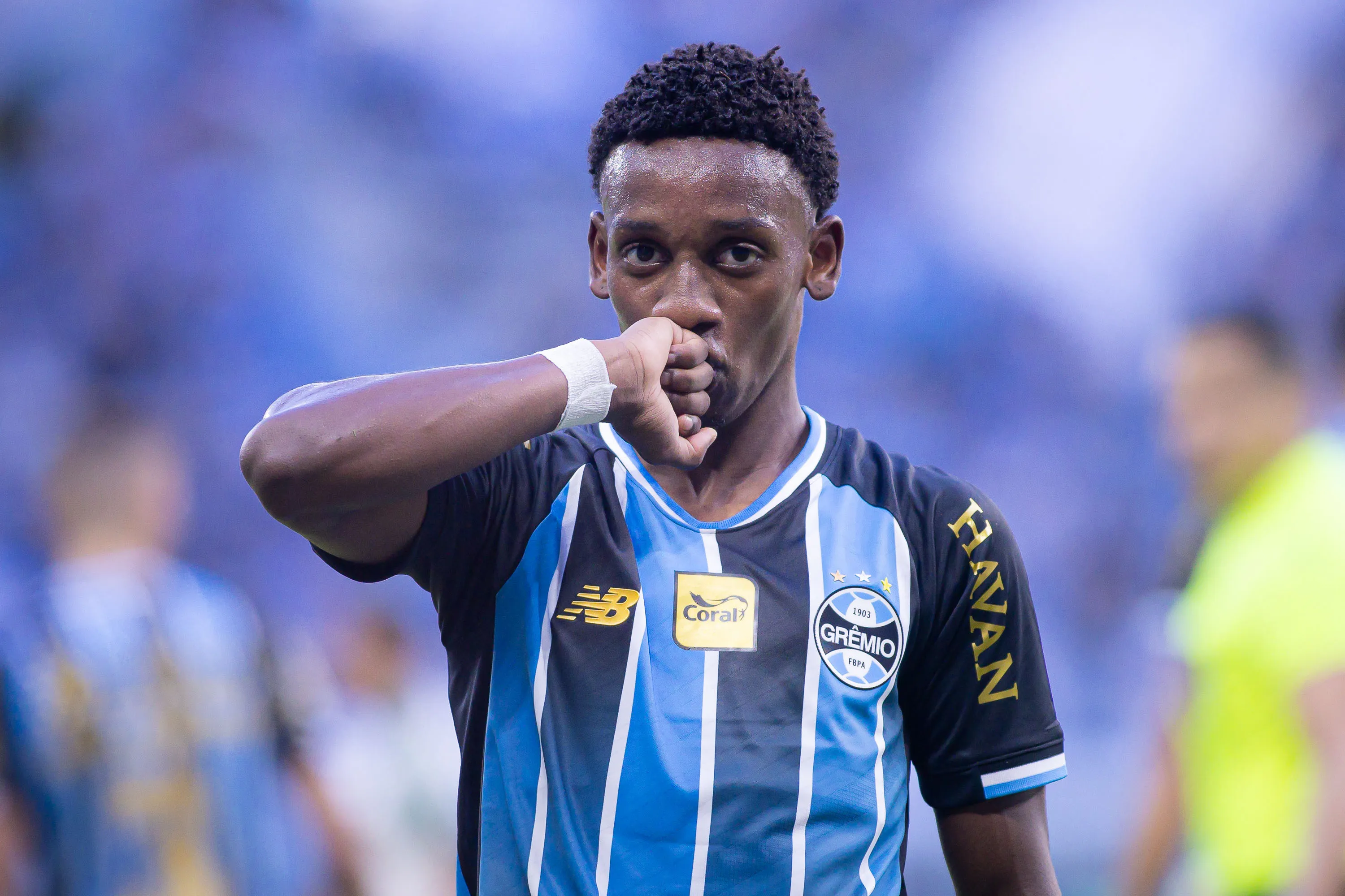 Gabriel Mec foi o destaque na vitória contra o Coritiba – Foto: Maxi Franzoi/AGIF