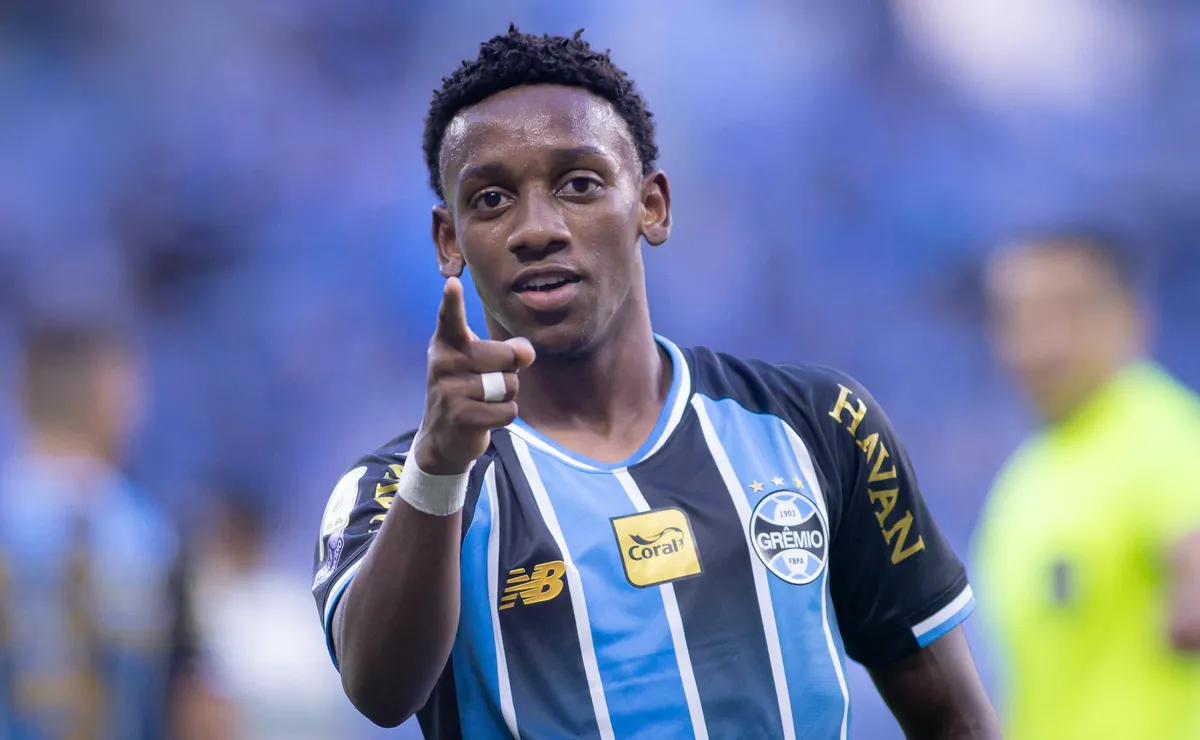 Gabriel Mec marca 1º gol pelo Grêmio, decide contra o Coritiba e entra no top 10 histórico