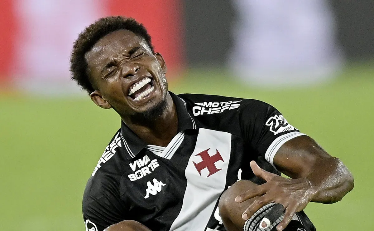 Thiago Mendes aponta favorecimento da arbitragem ao Corinthians: “Não sei se era pressão da torcida”