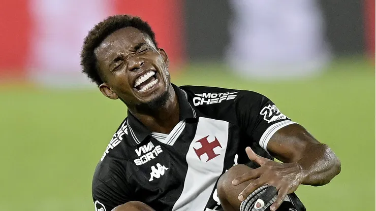Thiago Mendes criticou a arbitragem.