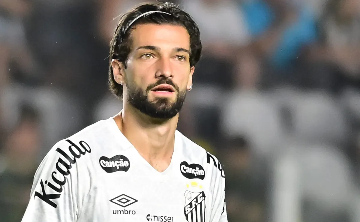 Lautaro Díaz gera preocupação no Santos e Mattos está se sentindo culpado pela contratação