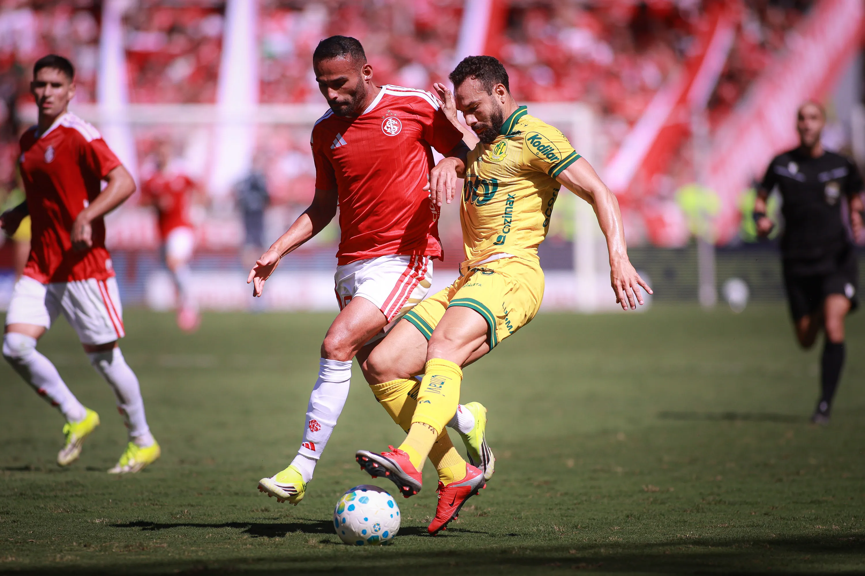 Internacional perdeu para o Mirassol na última partida no Beira-Rio. Foto: Maxi Franzoi/AGIF
