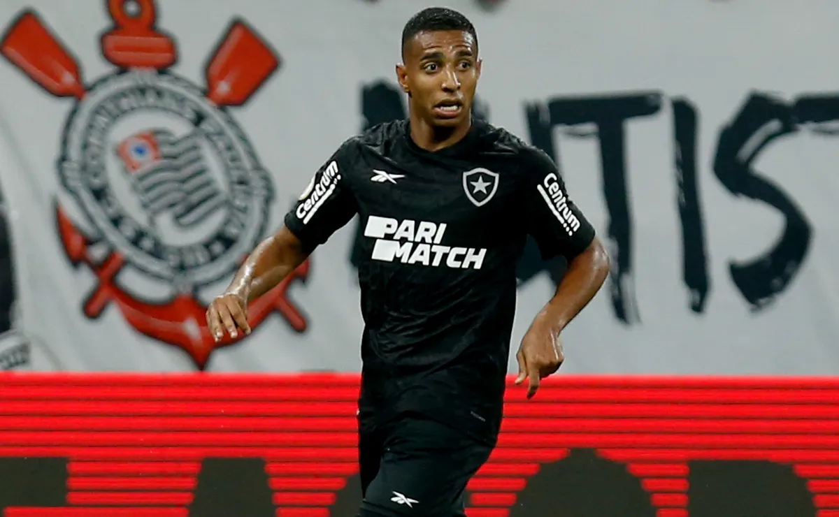 Na mira do Corinthians, Victor Sá tem preferência pelo São Paulo e Nicola atualiza chances de contratação