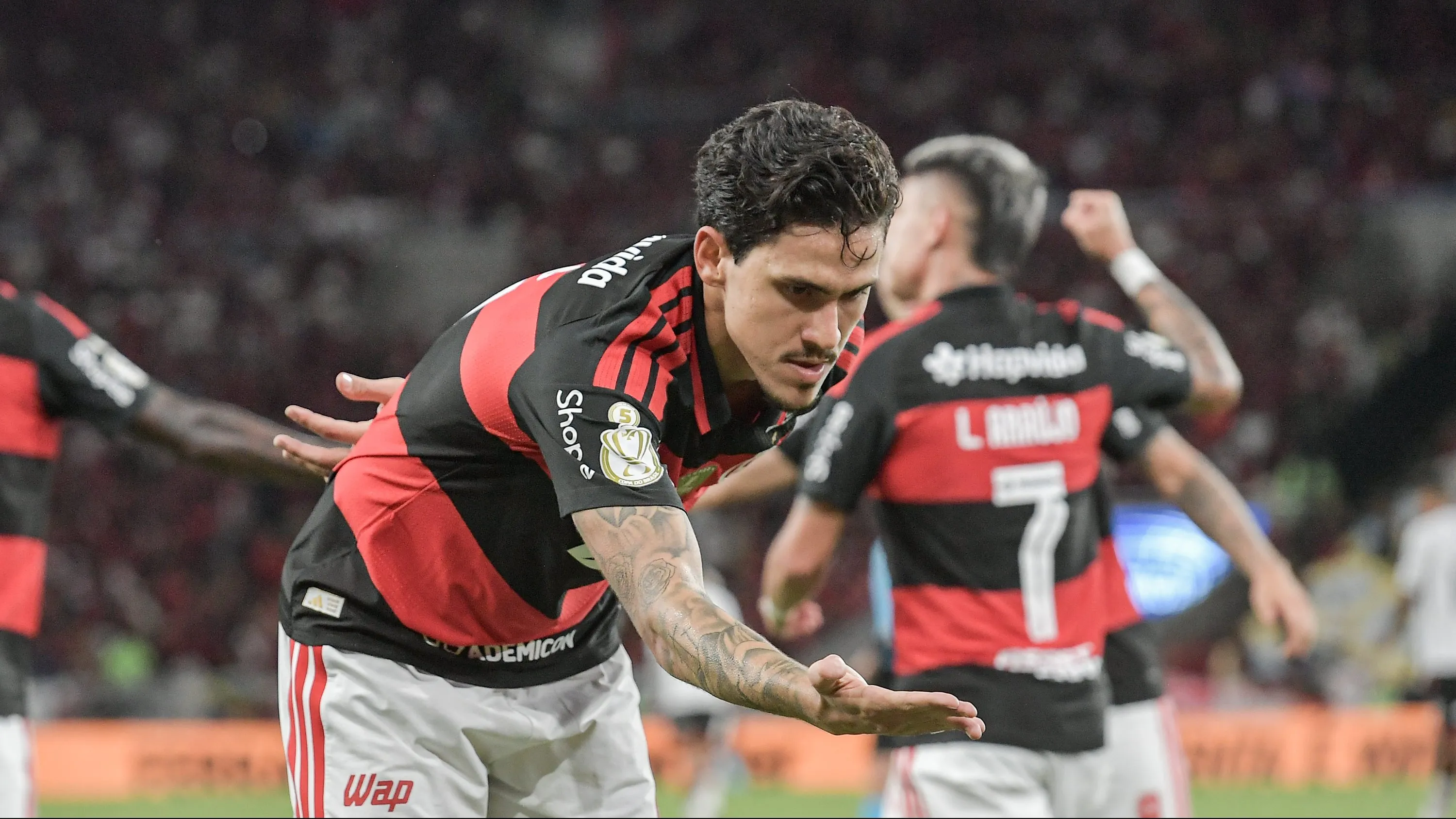 Pedro jogador do Flamengo comemora seu gol durante partida contra o Vitoria no estadio Maracana pelo campeonato Copa Do Brasil 2026. Foto: Thiago Ribeiro/AGIF
