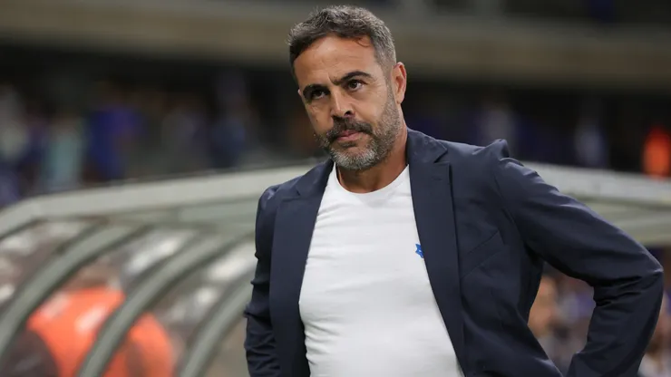 Artur Jorge tem promovido mudanças no Cruzeiro - Foto: Gilson Lobo/AGIF