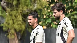 SP - SANTOS - 17/04/2026 - SANTOS, TREINO - Verissimo e Luan Peres jogadores do Santos durante treino no Centro de Treinamento CT Rei Pele. Foto: Jota Erre/AGIF