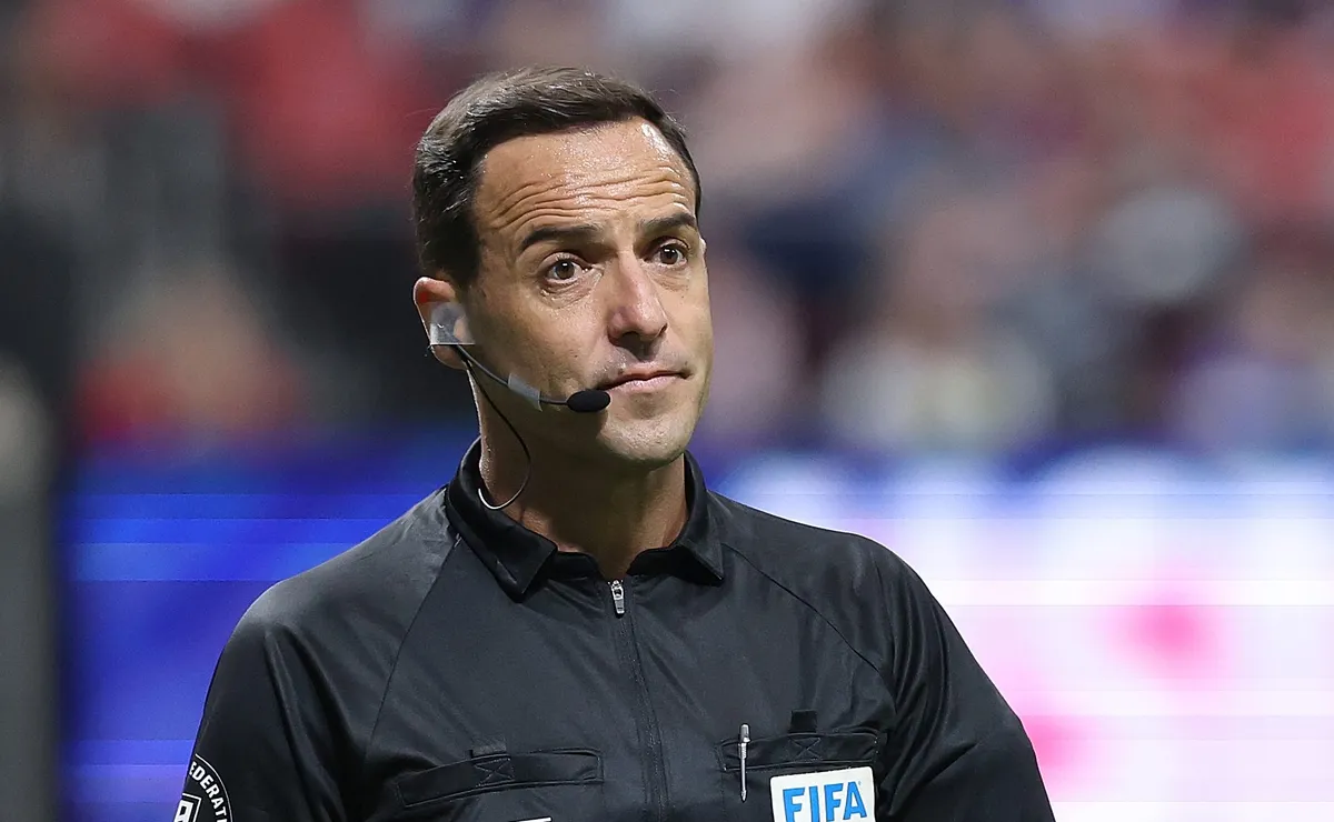 Esteban Ostojich chega pressionado para Cruzeiro x Boca Juniors após erro no Campeonato Uruguaio