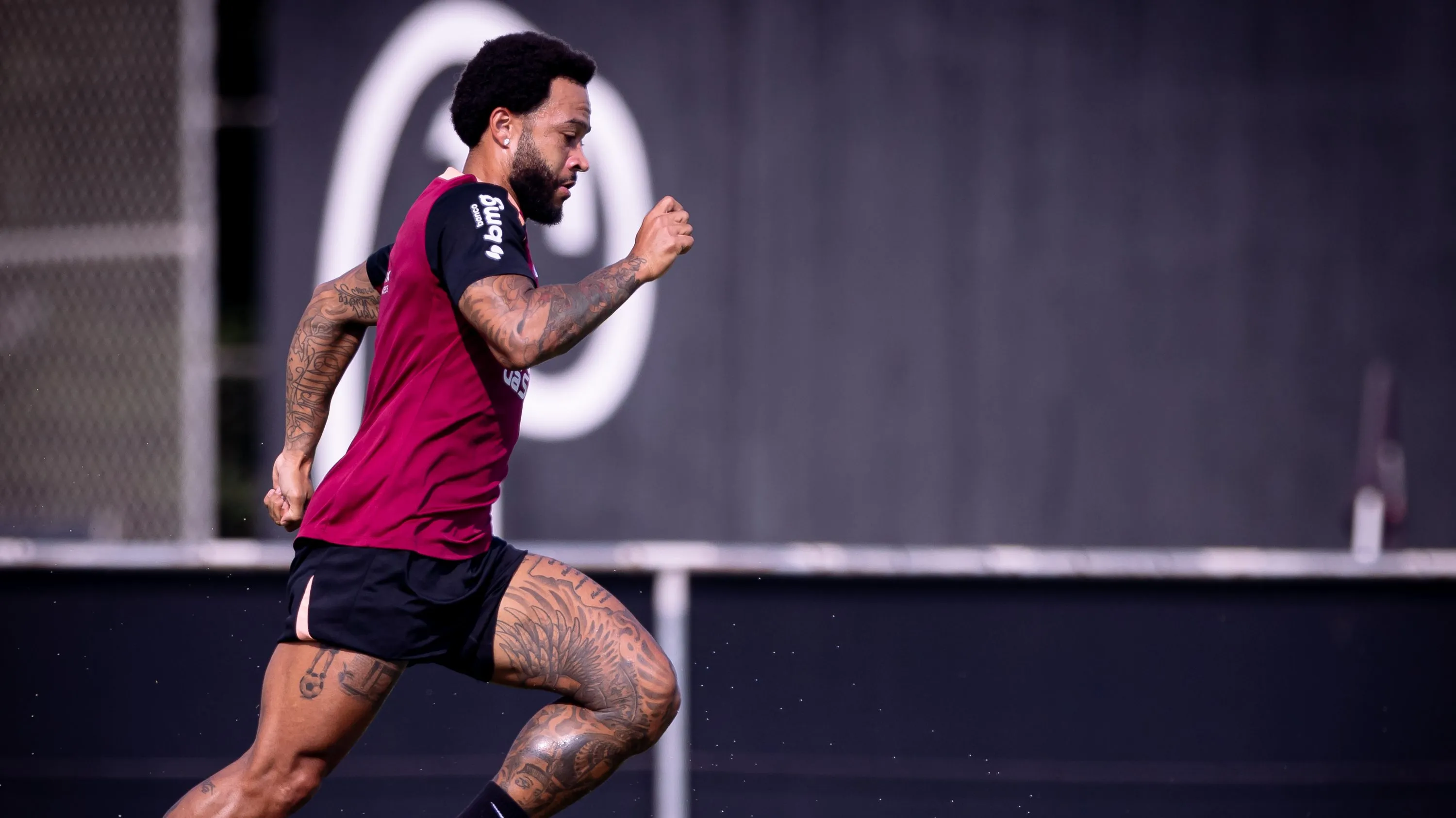 Memphis durante treino no CT Joaquim Grava – Foto: Agência Corinthians – Rodrigo Coca