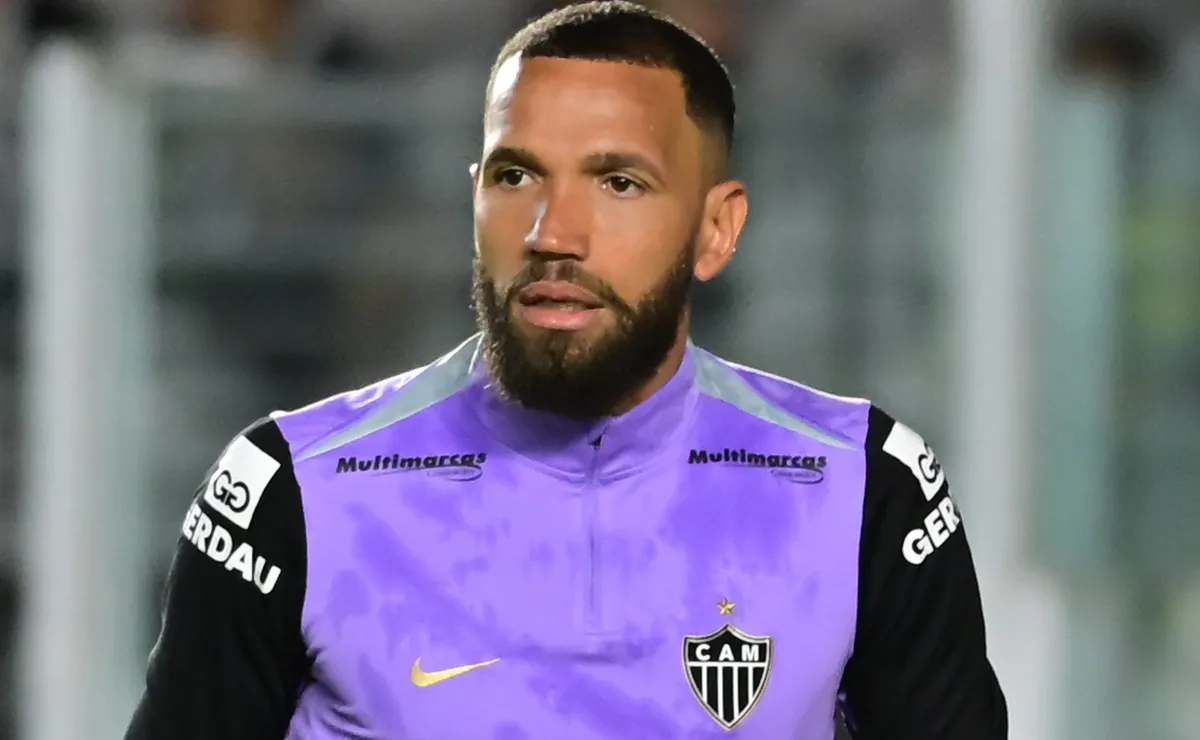 Everson reage a corte de Hulk no Atlético após goleada