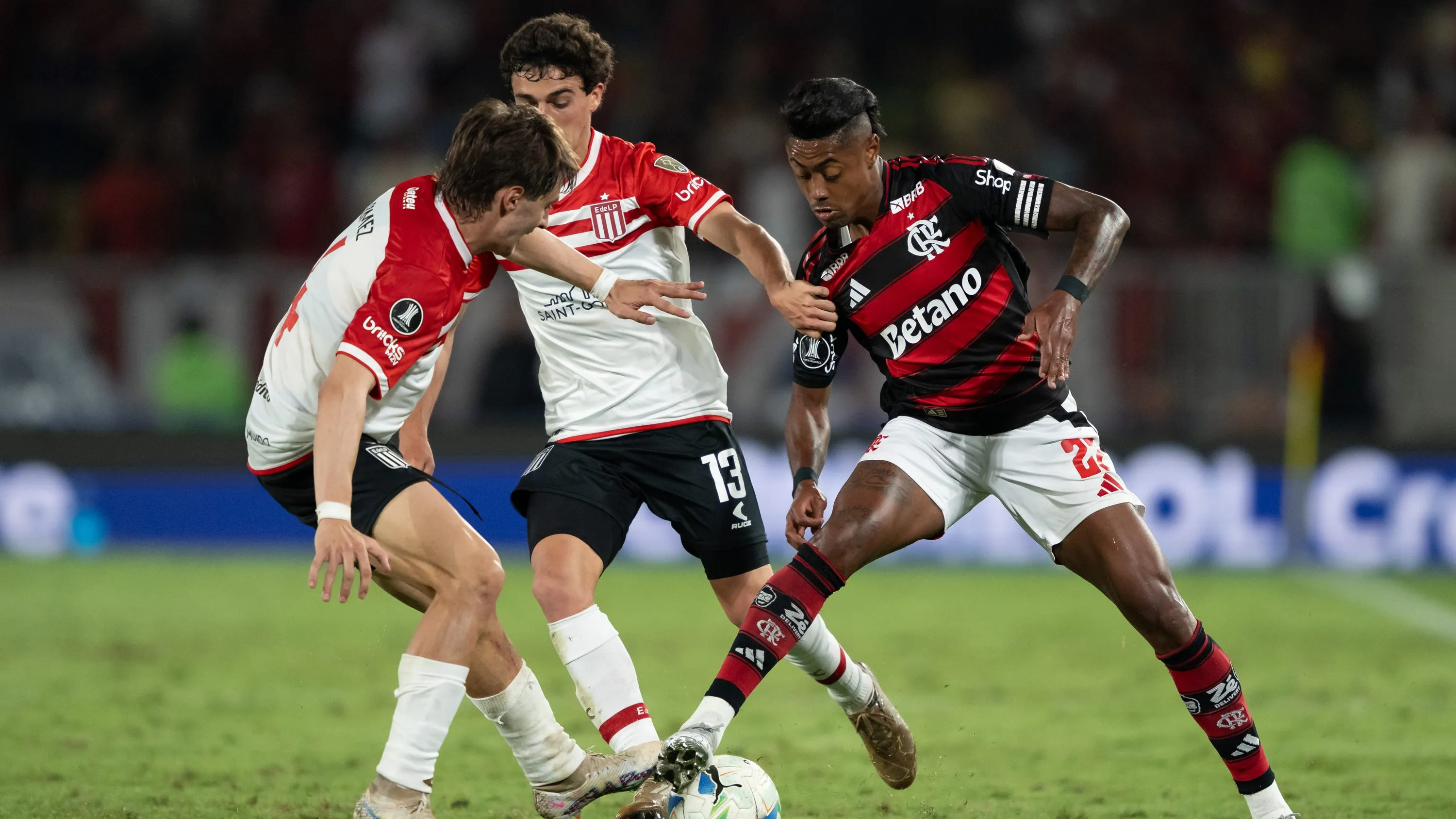 Bruno Henrique jogador do Flamengo durante partida contra o Estudiantes no estadio Maracana pelo campeonato Copa Libertadores 2025. Foto: Jorge Rodrigues/AGIF